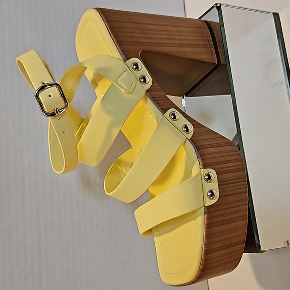 (NWT) FOREVER 21 PLATFORMS - Picture 2 of 5